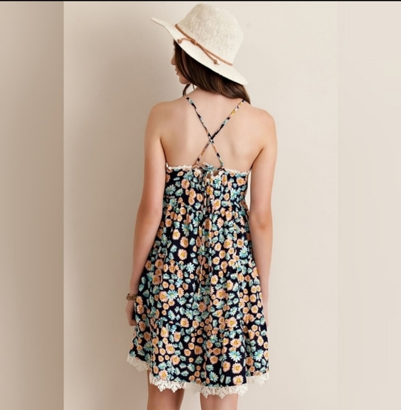 Lace Trimmed Dress - Picture 4 of 7